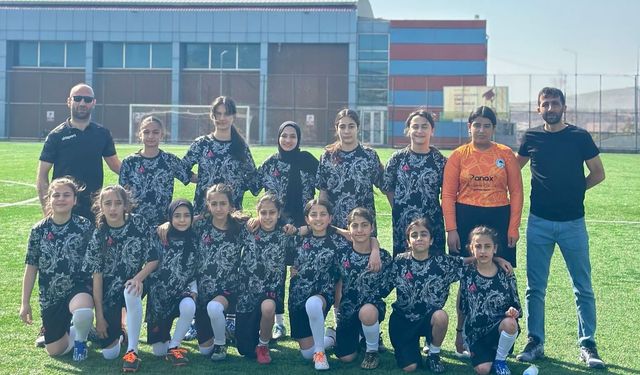 Bitlis’ten Yıldız Kızlarda Tarihi Başarı: Tatvan Tuğ Ortaokulu Türkiye Finallerinde!
