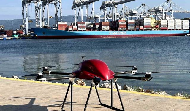Mühendis çiftten çok amaçlı dron: Aydınlatıyor, yıkıyor, yangın söndürüyor