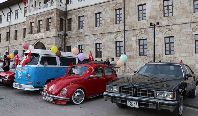Sivas Uluslararası Film Festivali, kortej yürüyüşü ile başladı