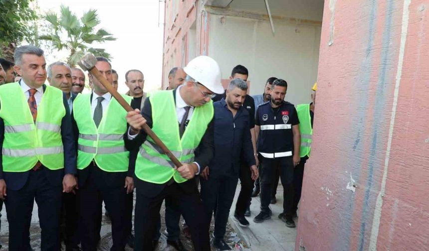 Şanlıurfa’da isyanda 13 mahkumun öldüğü cezaevi yıkılıyor