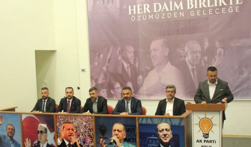 Bitlis’te Geleneksel Bayramlaşma Töreni Yoğun Katılımla Gerçekleşti