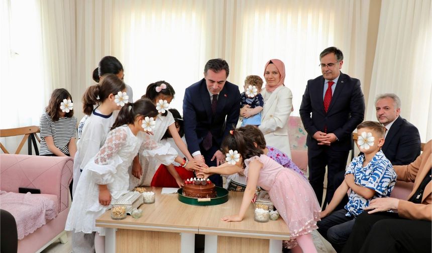 Çocuk evlerine bayram ziyareti