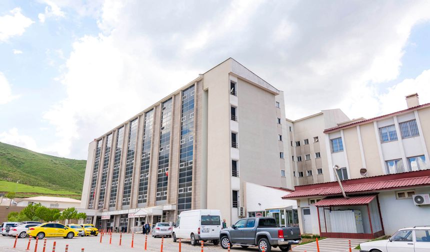 Bitlis Devlet Hastanesi’nde İki Yeni Uzman Doktor Hasta Kabulüne Başladı
