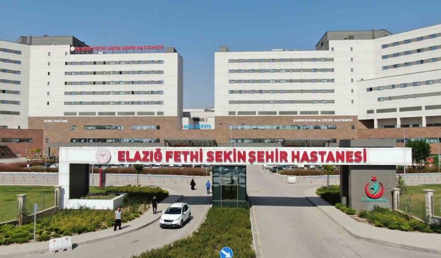 Altyapı çalışmalarında boruların altında kalan belde başkanı ve personel yaralandı