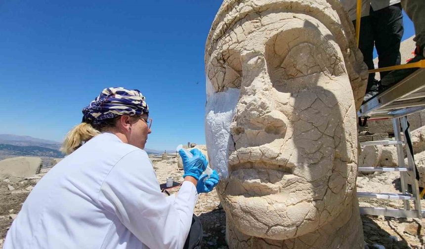 Nemrut Dağı’ndaki heykellere nano kireç enjekte edildi