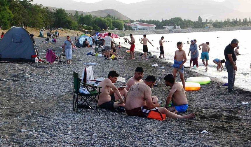 Van Gölü Serinlemek İsteyenlerin Birinci Adresi