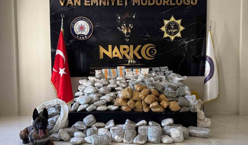 Van’da kamyonetteki yün çuvallarının içinden 122 kilo uyuşturucu çıktı
