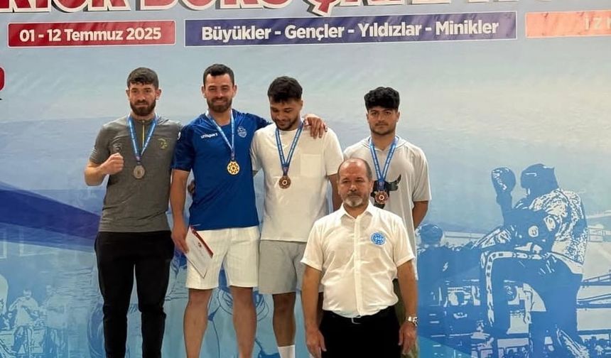 Bitlisli Kick Boksçulardan İzmir’de Madalya Yağmuru