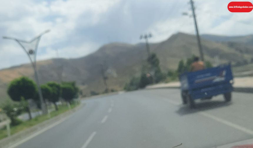 Bitlis’te “Pat Pat” Tehlikesi: Tarladan Yola Çıkan Araçlar Trafiği Tehdit Ediyor