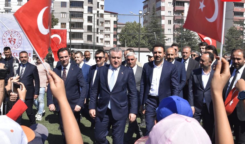 Gençlik ve Spor Bakanı Osman Aşkın Bak Bitlis’te