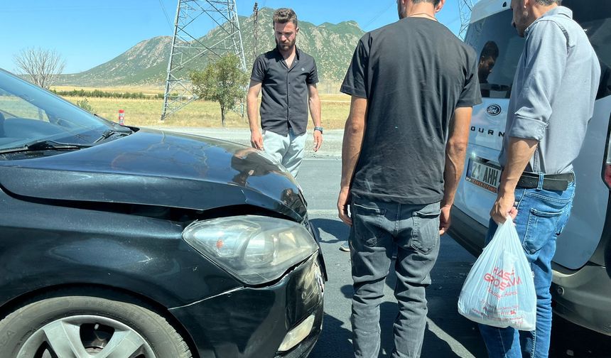Rahvada Maddi Hasarlı Trafik Kazası