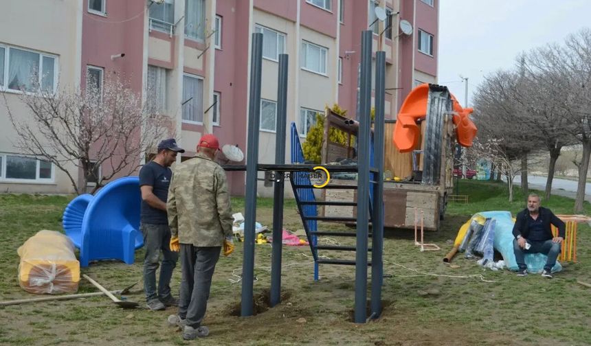 Adilcevaz’da Çocuklar İçin Yeni Oyun Alanları Kuruluyor