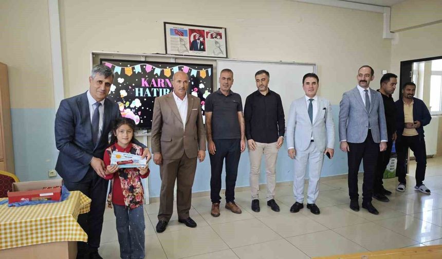 Ahlat'ta 12 Bin Öğrenci Karne Sevinci Yaşadı