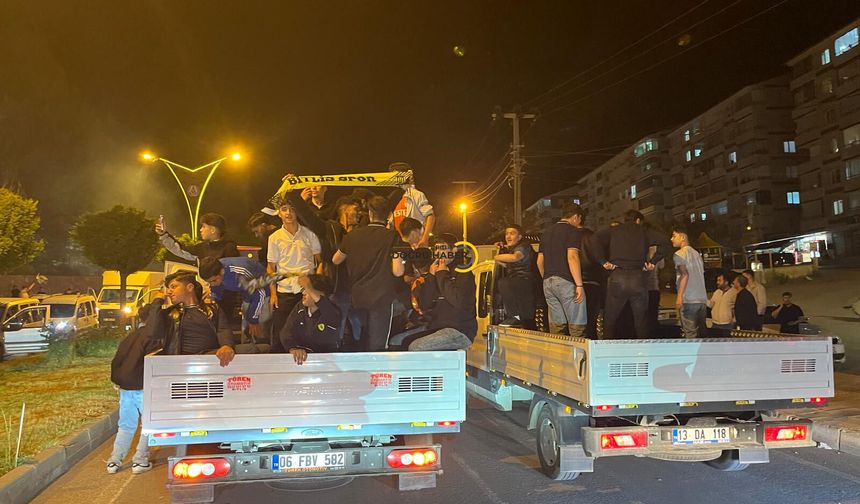 “25 Yıllık Hasret Bitti: Bitlis Taraftarları Duygularını Bitlis Doğru  Haber’e Anlattı”