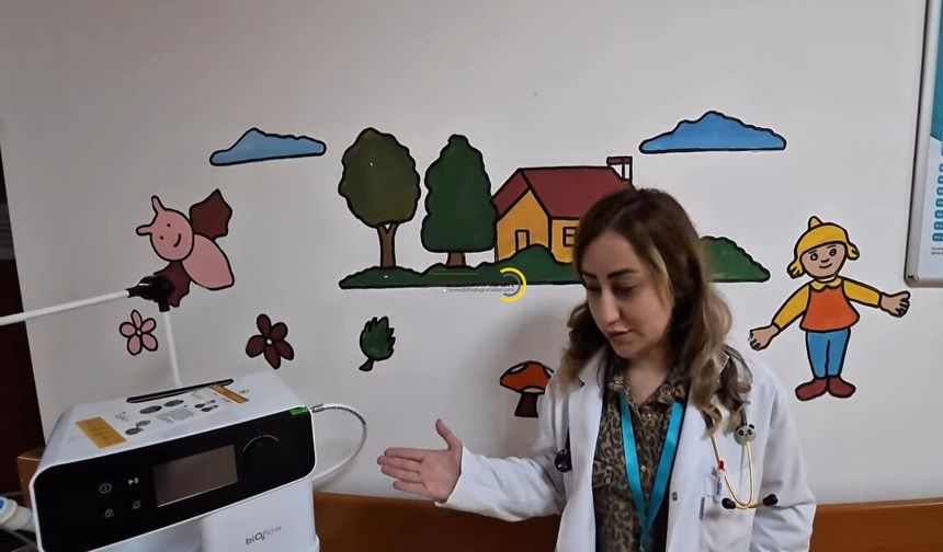 Eren Ailesi’nden Bitlis Devlet Hastanesi’ne Yüksek Akımlı Oksijen Tedavi Cihazı Desteği