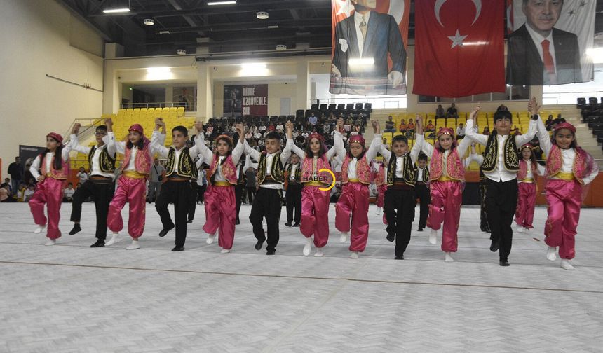 Bitlis’te geleneksel çocuk oyunları şenliği coşkuyla gerçekleştirildi