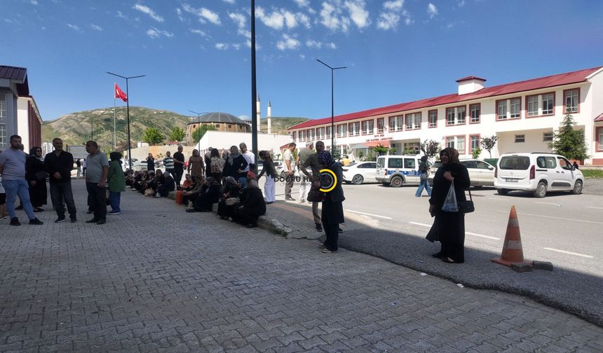 Bitlis'te YKS Heyecanı: Binlerce Aday TYT'de Ter Döktü
