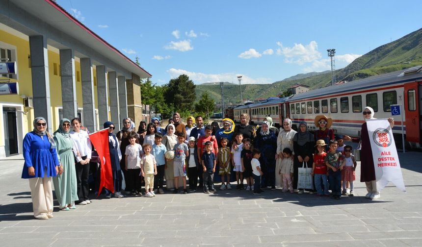Tatvan’daki bazı anneler ve çocuklar ilk kez trenle buluştu
