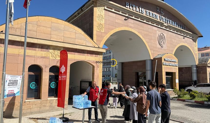 YKS Adaylarına Vakıflardan Anlamlı Destek