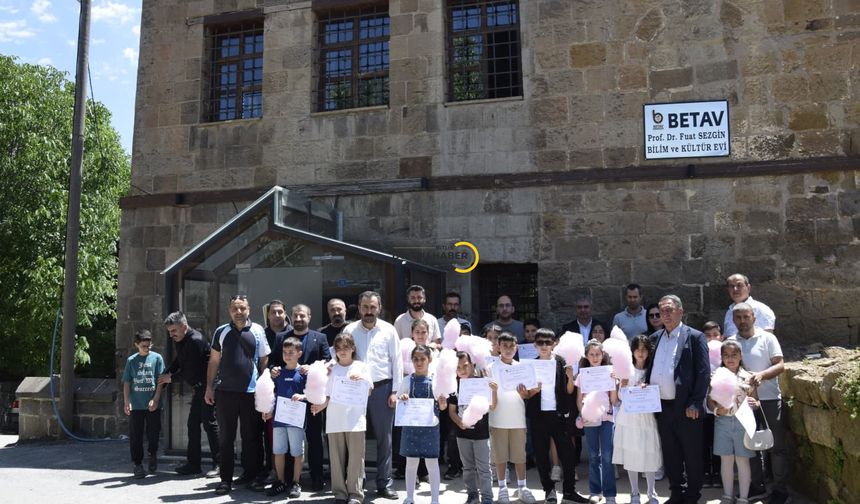 BETAV’dan Eğitime Güçlü Destek: Öğrenciler Belgelerini Aldı