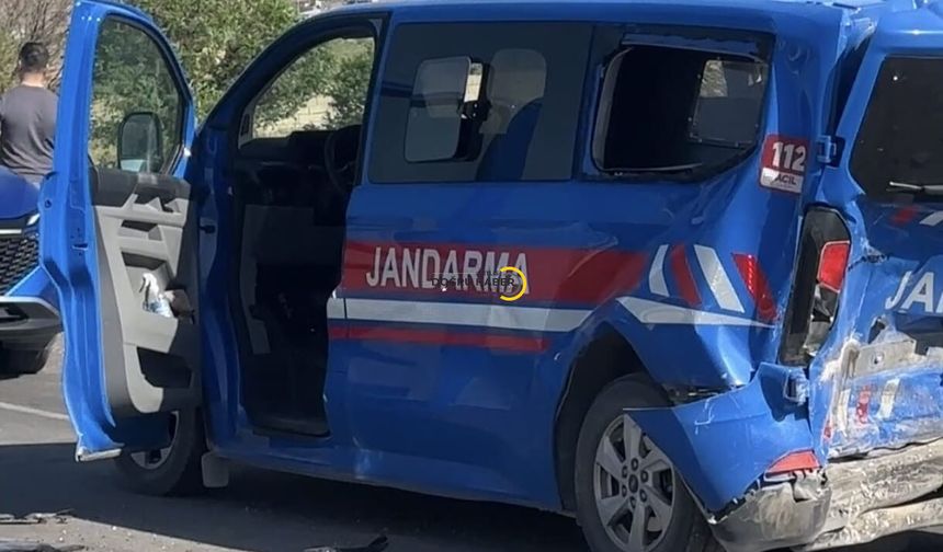 Erciş-Van Karayolu'nda Feci Kaza: 1 Jandarma Personeli Şehit, 5 Kişi Yaralandı
