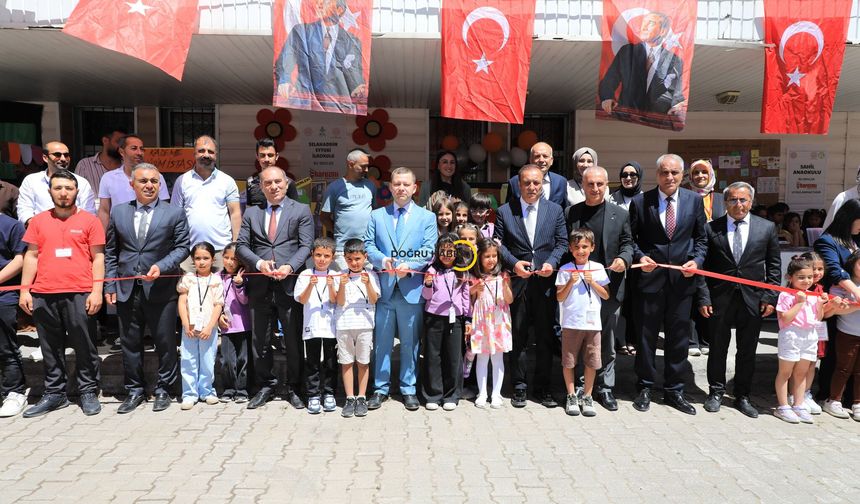 Bitlis'te Harezmi Eğitim Modeli Bilim Şenliği Coşkuyla Gerçekleştirildi