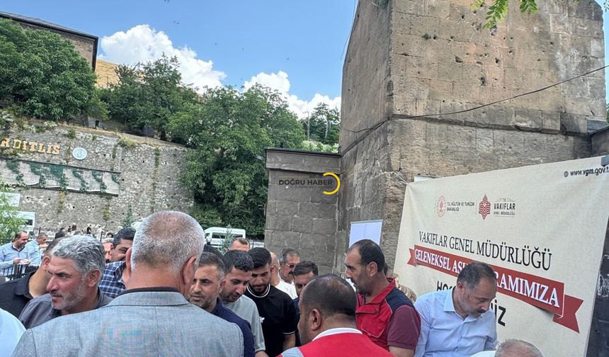 Vakıflardan 6 İlde 10 Bin Kişiye Aşure İkramı