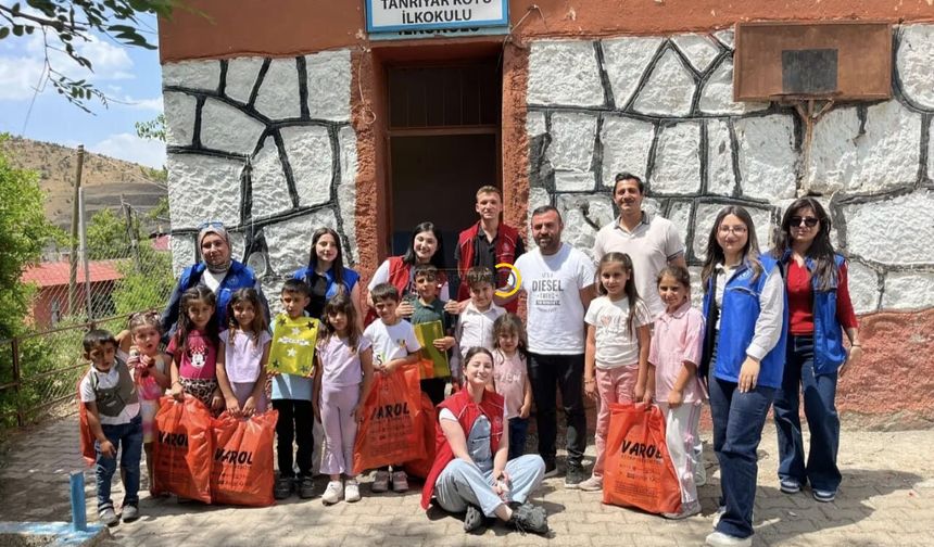 Bitlis'te Öğrencilerin Karne Sevincine Gençlik Merkezi Ortak Oldu