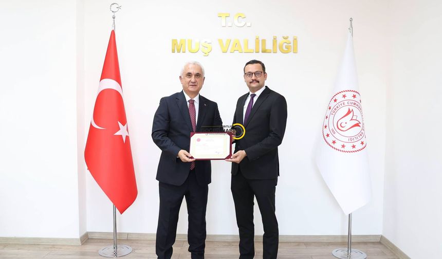 Muş Valisi Avni Çakır'dan Bitlis'e Atanan Başhekim Güzelel'e Veda