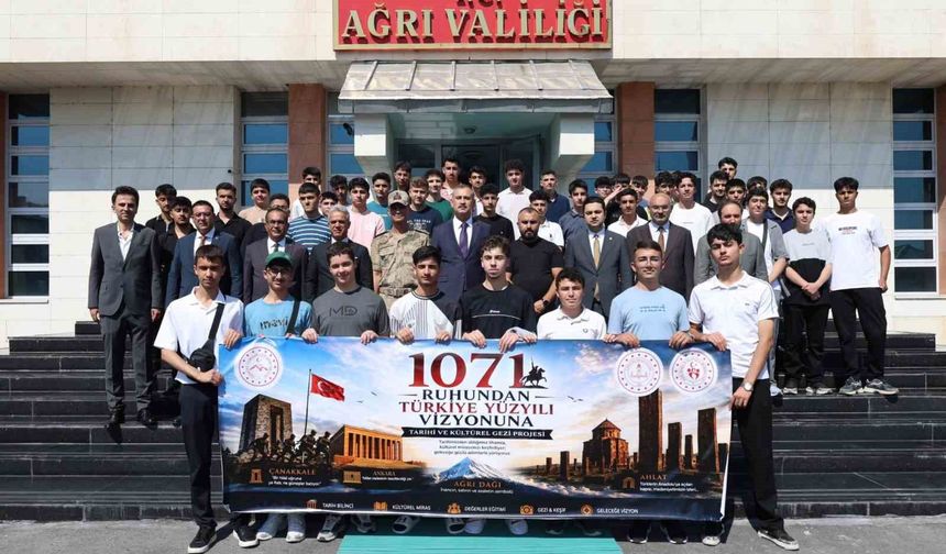 Ağrılı Öğrenciler Tarih Yolculuğuna Uğurlandı