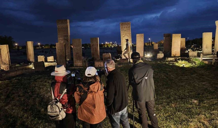 Ahlat'ta Gece Tarihi Büyülüyor