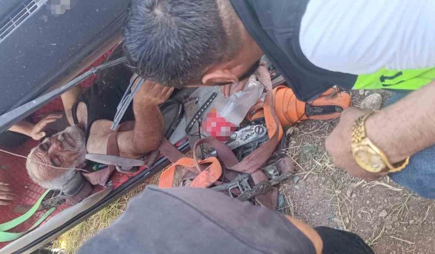 Bismil'de Devrilen Çekicinin Sürücüsü Yaralandı