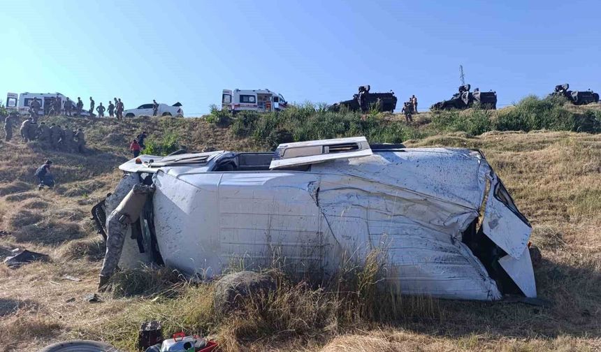 Van-Erciş Yolunda Minibüs Şarampole Yuvarlandı