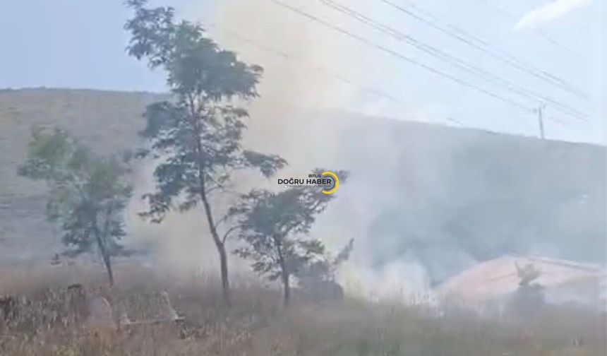 Bitlis'te Mezarlıkta Çıkan Yangın Korkuttu