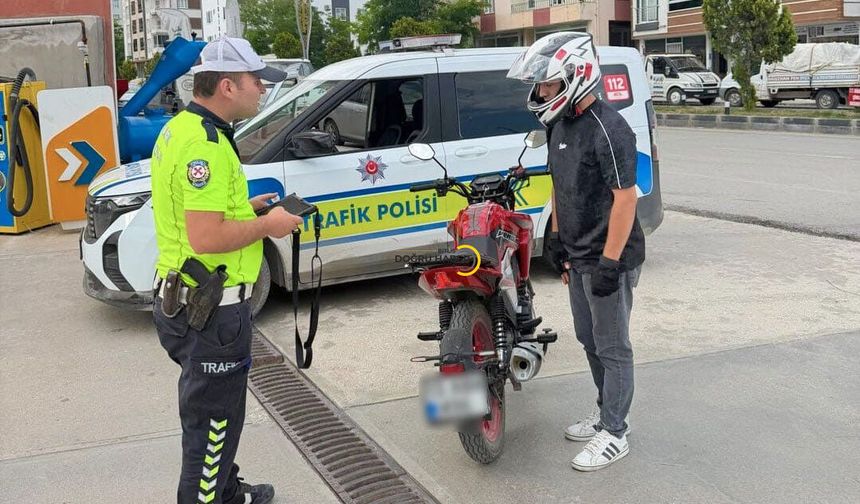 Bitlis'te Motosiklet Sürücülerine Kask Denetimi