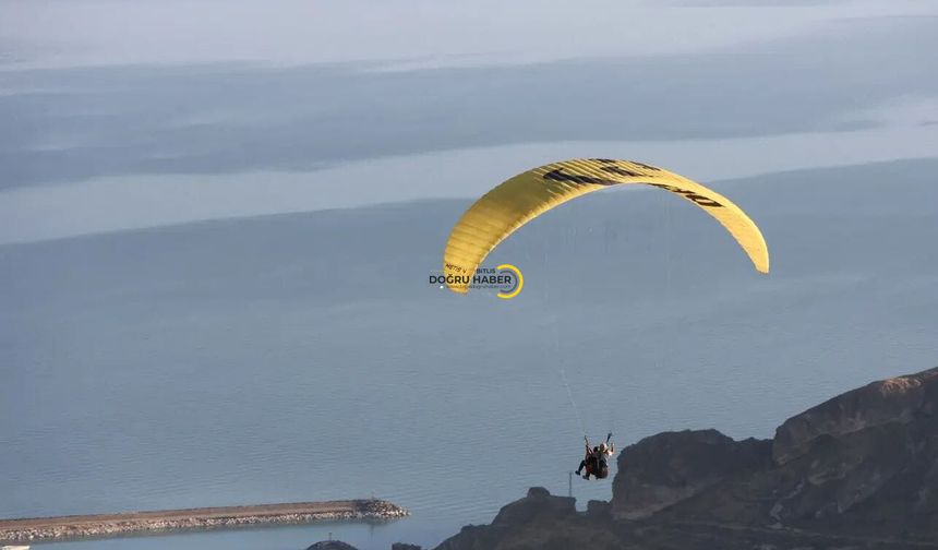 Adilcevaz'da Yamaç Paraşütü Heyecanı Başladı