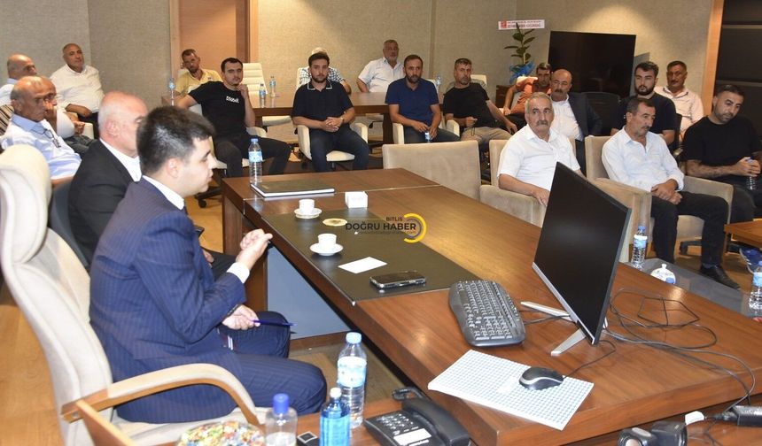 CHP Genel Başkan Yardımcısı Uyanık Bitlis'te Konuştu: "Partide Arınma Süreci Devam Ediyor"