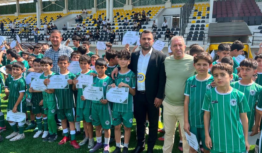 Başkan Kurtkan genç sporcuların sertifika sevincine ortak oldu