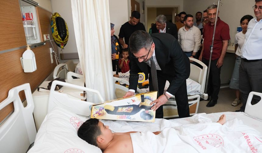 Başkan Tanğlay'dan Sünnet Olan Çocuklara Moral Ziyareti