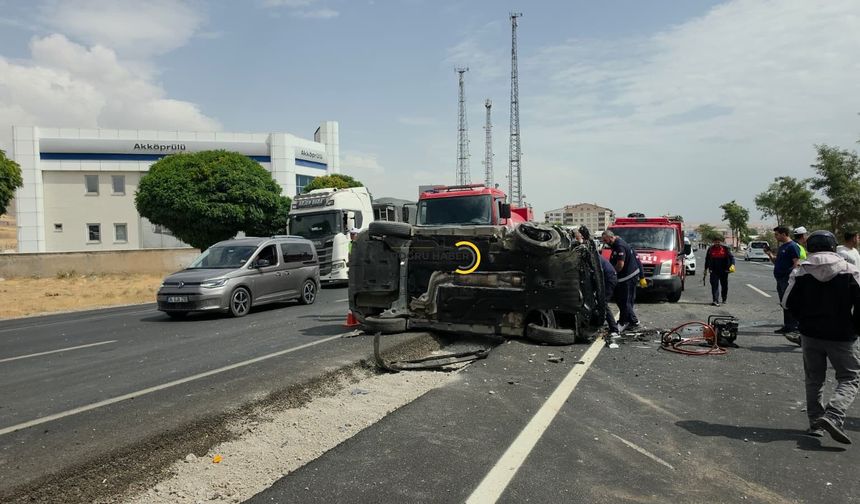 Tatvan’da İki Aracın Karıştığı Trafik Kazası: 1’i Ağır 2 Yaralı