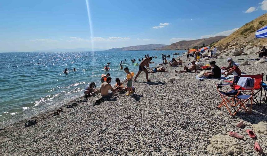 Adilcevaz Sahilleri Yazın Gözdesi Oldu