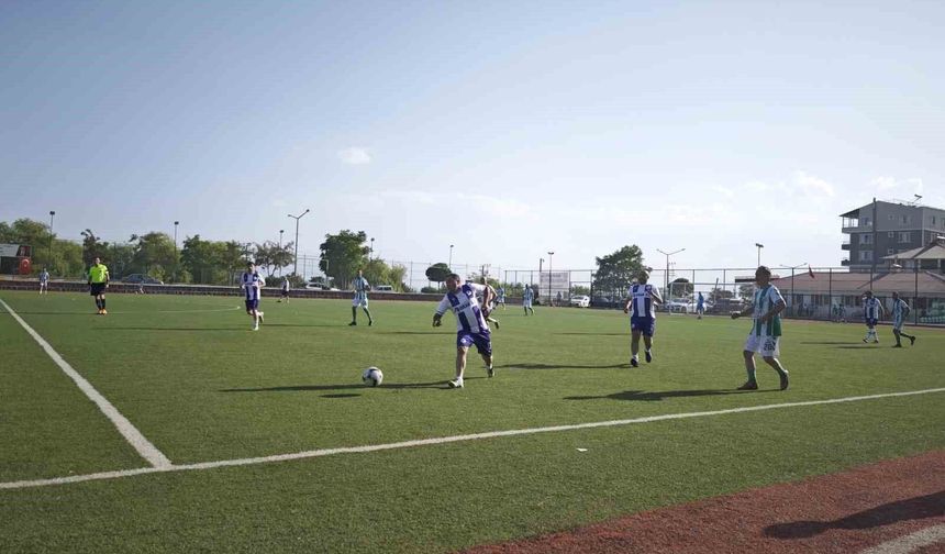 Ahlat'ta 40 Yaş Üstü Futbolcular Şöhretler Turnuvasında Buluştu