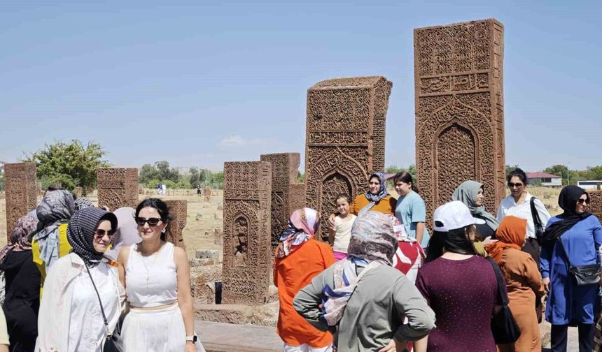 Ahlat’ta Bin Yıllık Mirasın İzinde Büyük Buluşma