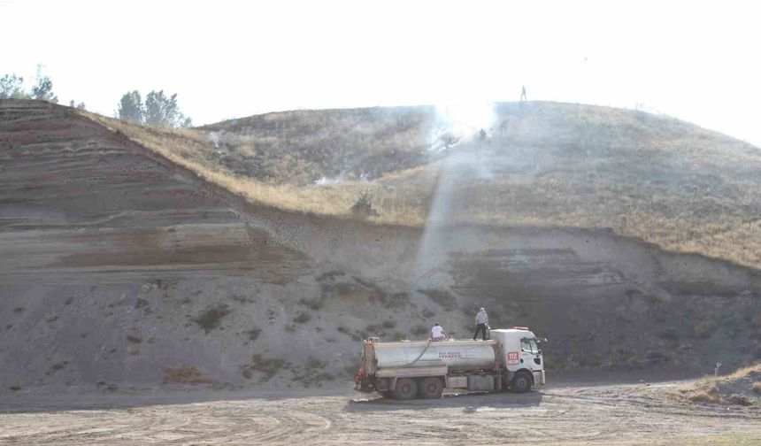 Ahlat’ta Örtü Yangını Paniği