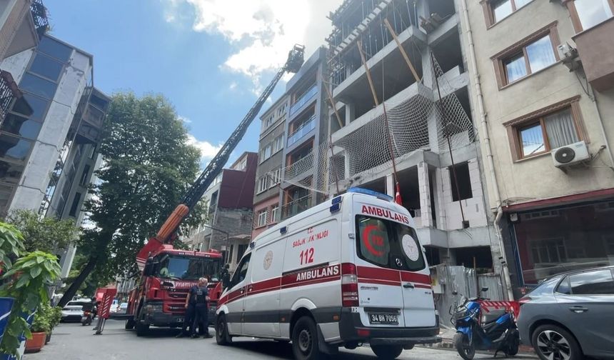 Beyoğlu'nda Çatıdaki Çıplak Kişi Paniğe Neden Oldu