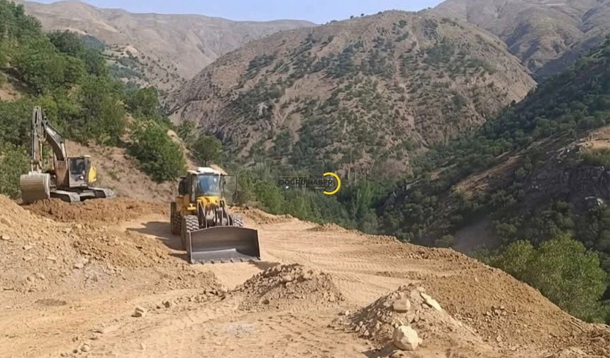 Hizan Özel İdaresi Köylerde Ulaşım ve Altyapı Çalışmalarını Sürdürüyor