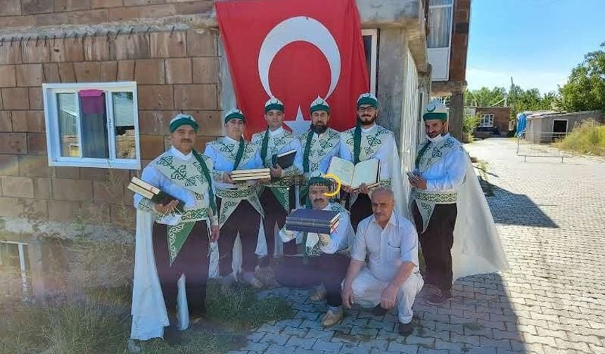 Bitlis'te Keçe Külahlılar Derneği'nden 12. Geleneksel Anma ve Yemek Programı