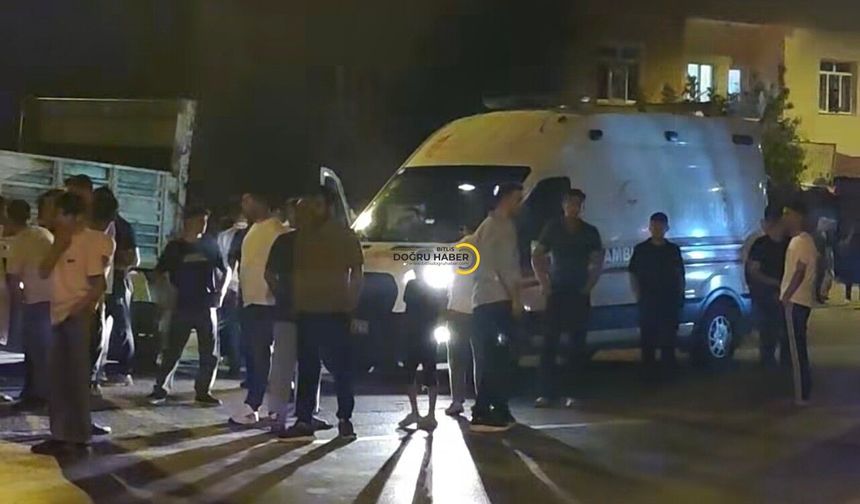 Tır Refüje Çarptı, Olası Facia Son Anda Önlendi
