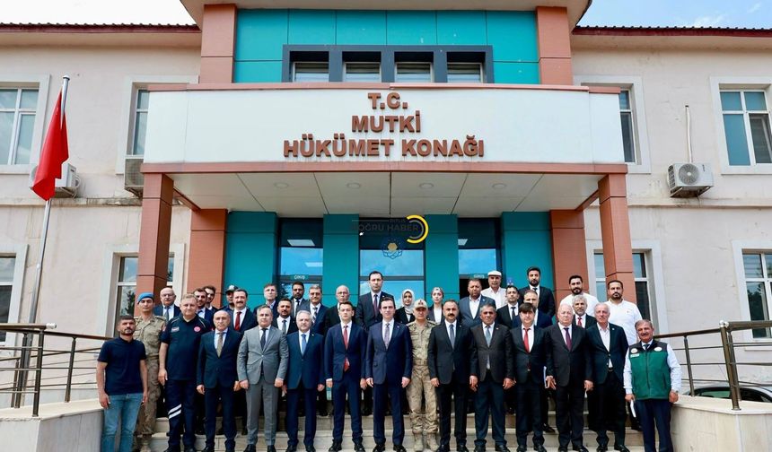 Vali Karakaya’dan Mutki’de Yoğun Temas