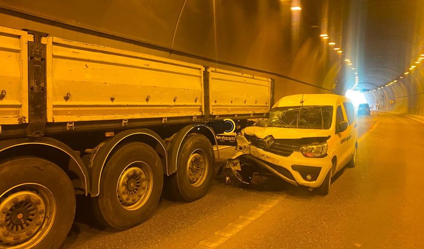 Kuskunkıran Tüneli'nde Trafik Kazası: 1 Yaralı